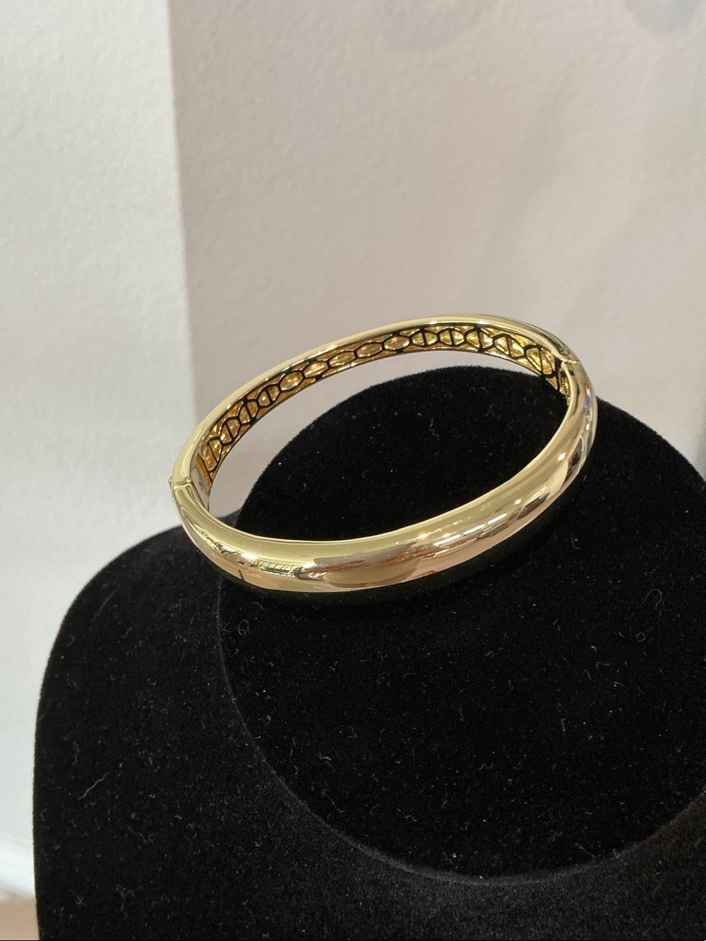 Gold Tone Women’s Hinge Bangle Bracelet